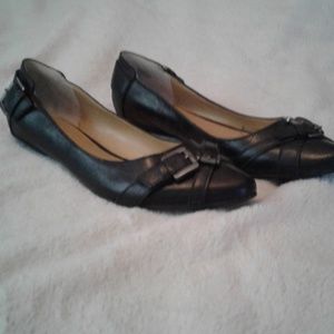 Nine West black leather shoe